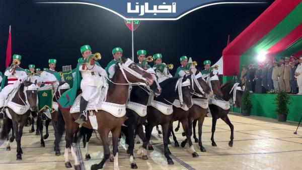 عروض موسيقية عسكرية وطواف المشاعل للحرس الملكي بالمضيق احتفالا بعيد العرش المجيد